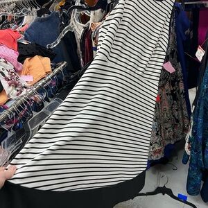 Nicole Miller Women's A Line White/Black Stripe Sleeveless
Summer Dress Sz M